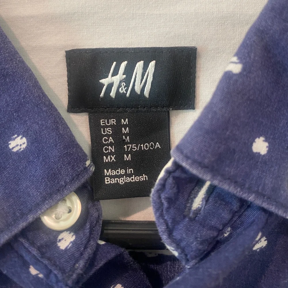 H&M button down shirt - Picture 2 of 3